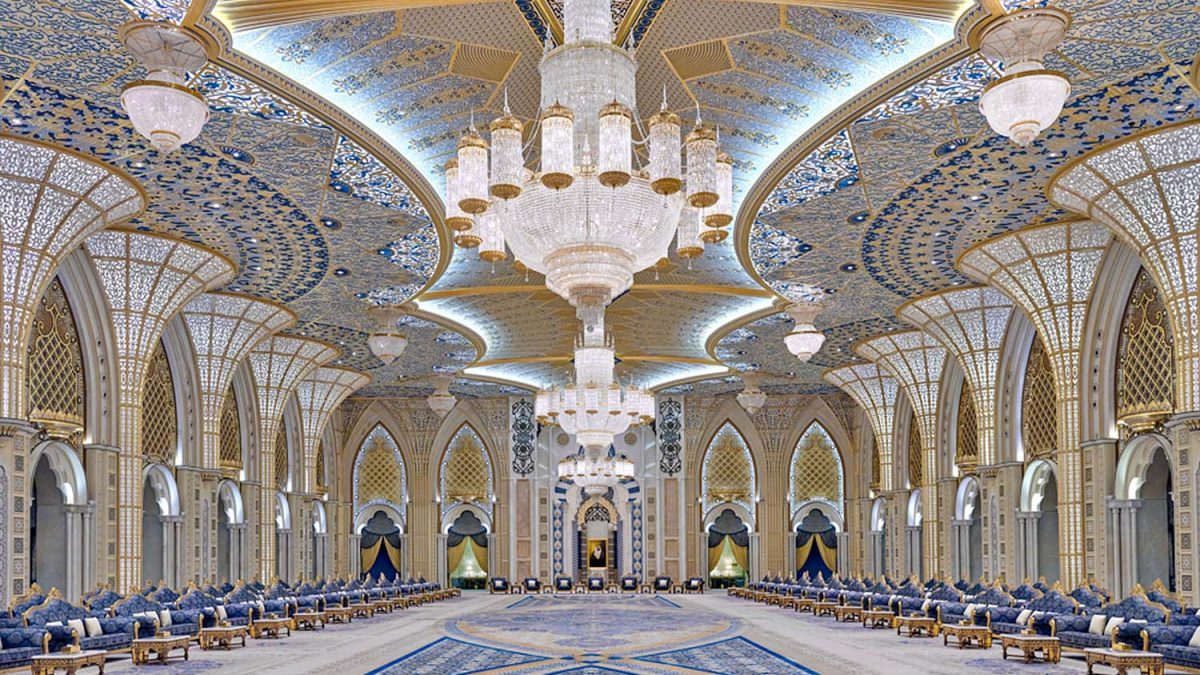 Luxury Abu Dhabi City Tour – Palace, Mosque and Premium Sightseeing - Image 2