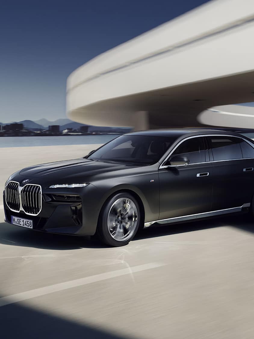 Perfect for executives, celebrities, honeymooners, and luxury travelers, this premium car rental ensures you arrive in style—whether it’s a hotel transfer, city tour, corporate event, or special celebration.